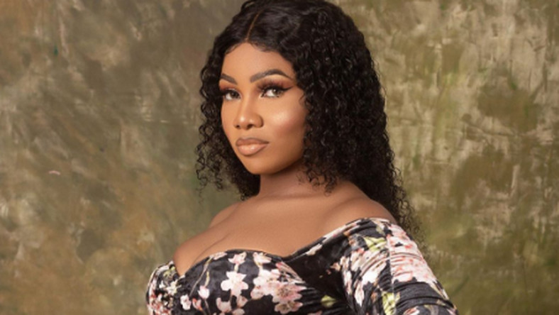 tacha apologises